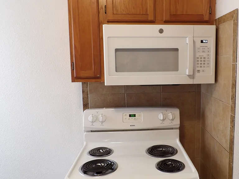 2828 NW Mobley Ave — Photo 3