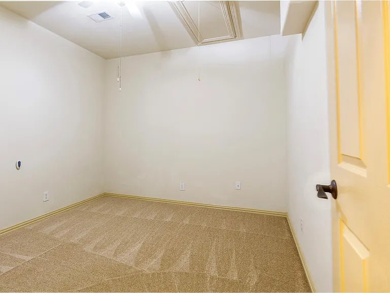 62 S Longsford Cir — Photo 33