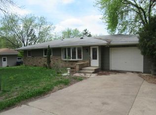 2059 Hand Ave, Roseville, MN 55113