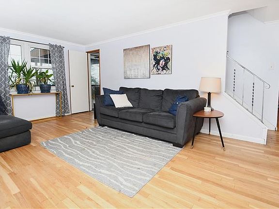 3rd image of 6329 Belvoir Dr