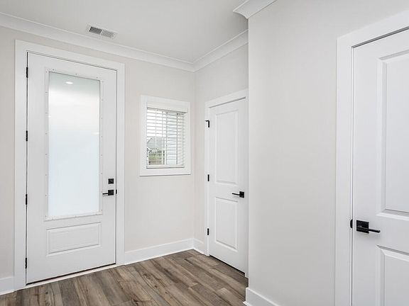 4th image of 247 Custer Dr