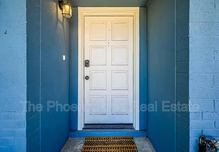 1102 N 72nd Pl — Photo 4
