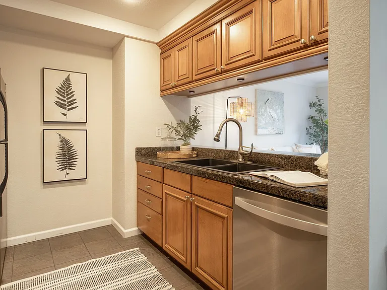 504 Ocean Ave #4 — Photo 12