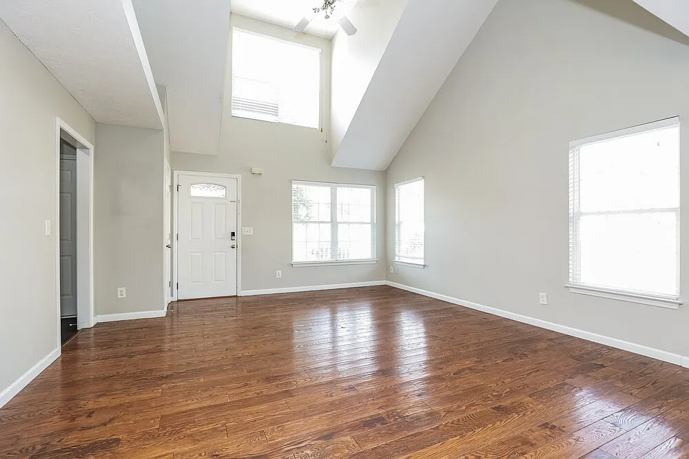 4 bed, 2.0 bath, 1564 sqft, $2,220 — Photo 4