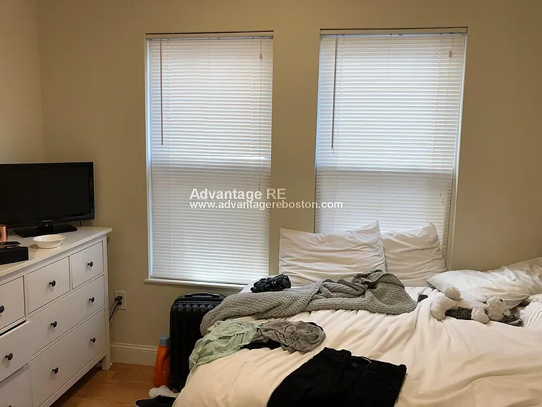 121 Webster Ave #6 — Photo 9