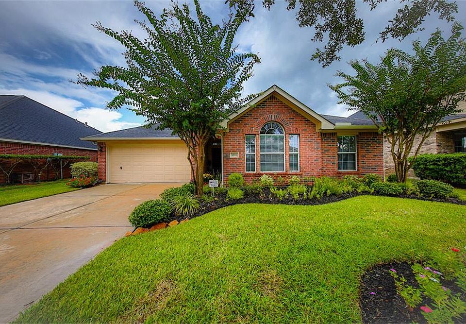 1st image of 7611 Lakeside Manor Ln