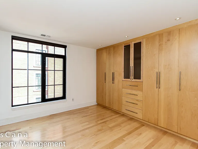 327 Breezehill Ave S #702 — Photo 18