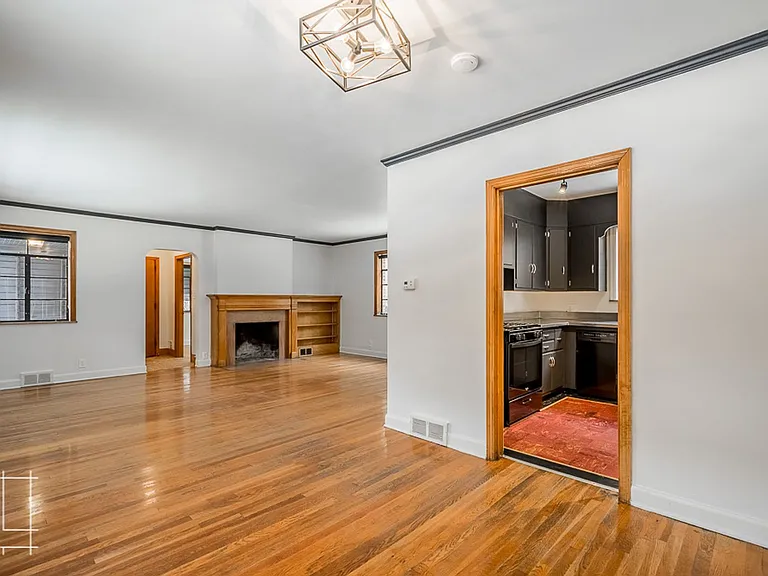 1374 E. Broad St. — Photo 13