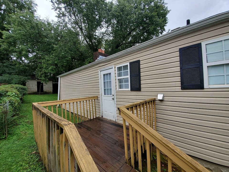 2nd image of 1006 College St W