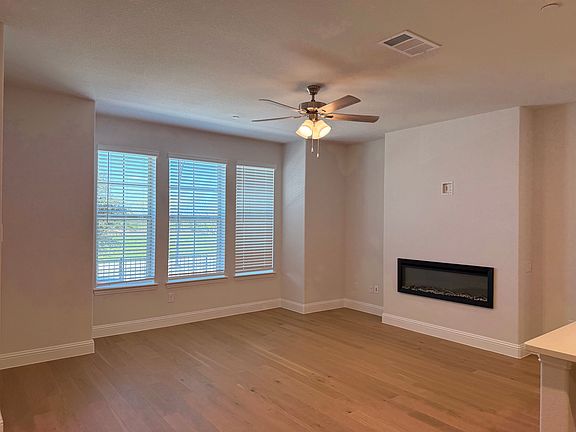 5th image of 7913 Sunset Blvd
