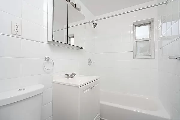 Rented by Waldstar Real Estate LLC | media 16