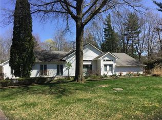 180 Murwood Dr, Moreland Hills, OH