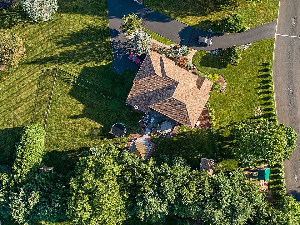 2nd image of 141 Whitney Ln