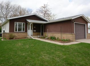 W182N8445 Bryn Mawr Ct, Menomonee Falls, WI