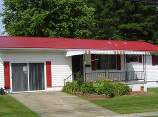 322 Rhoda St, Hurricane, WV 25526