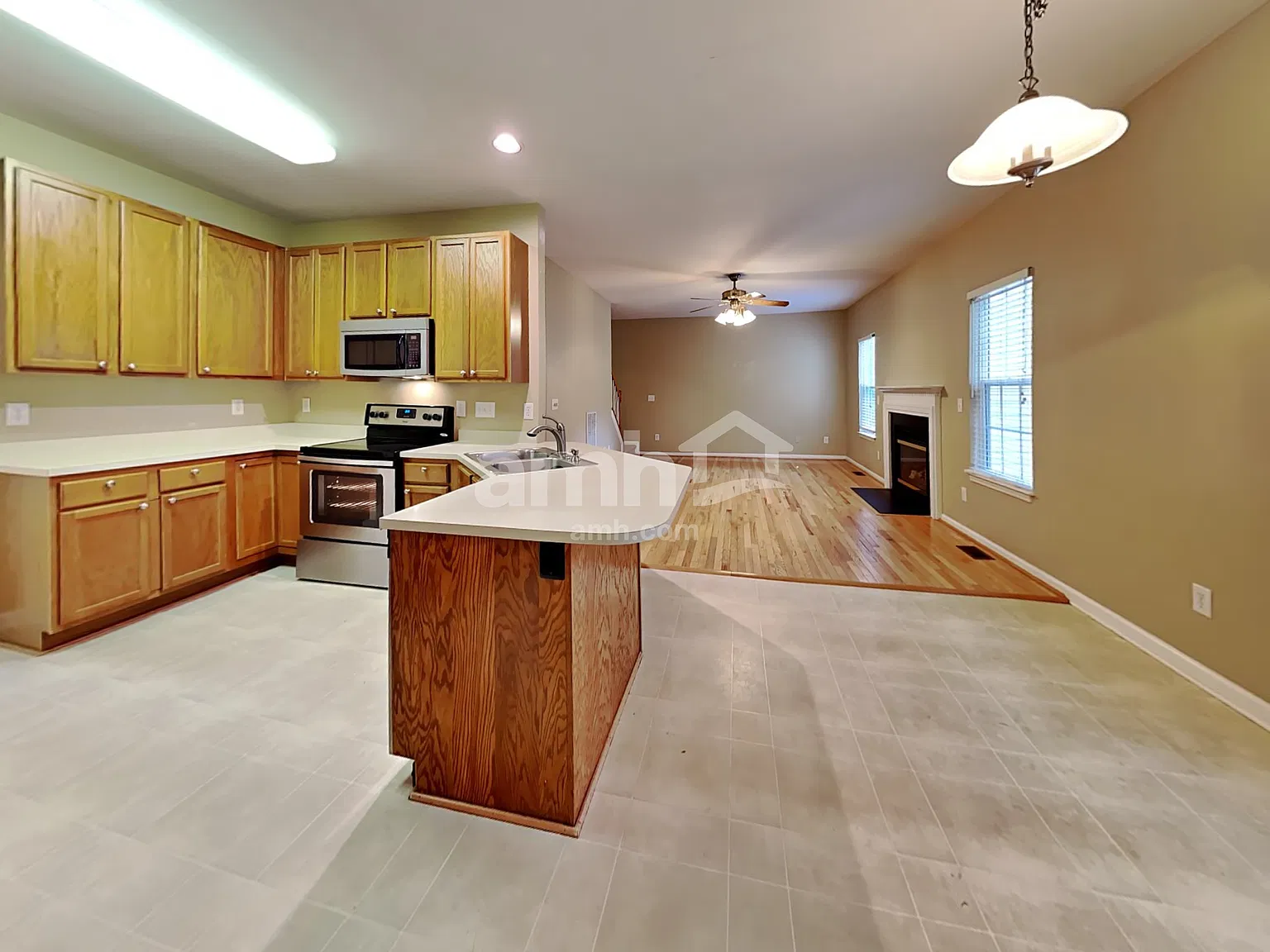 4 bed, 2.5 bath, 2150 sqft, $2,420 — Photo 4