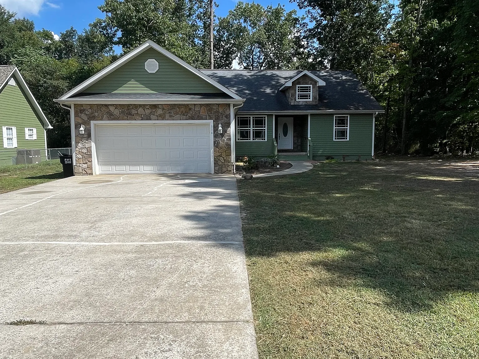 3 bed, 1966 sqft, $2,300 — Photo 1