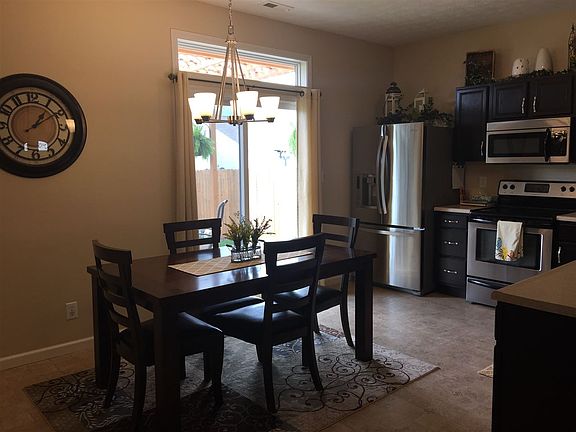 4th image of 2715 Bond Dr