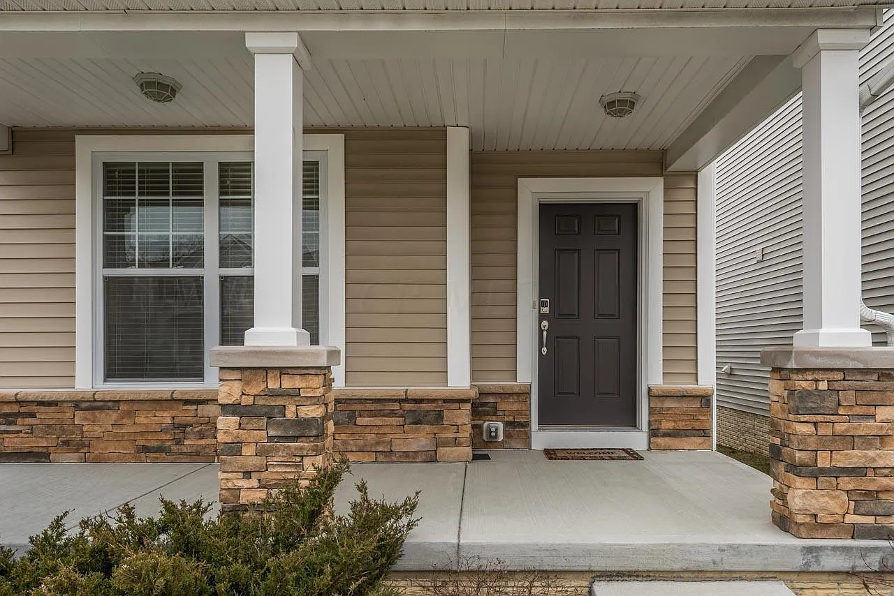 4 bed, 2.5 bath, 2291 sqft, $2,850 — Photo 2