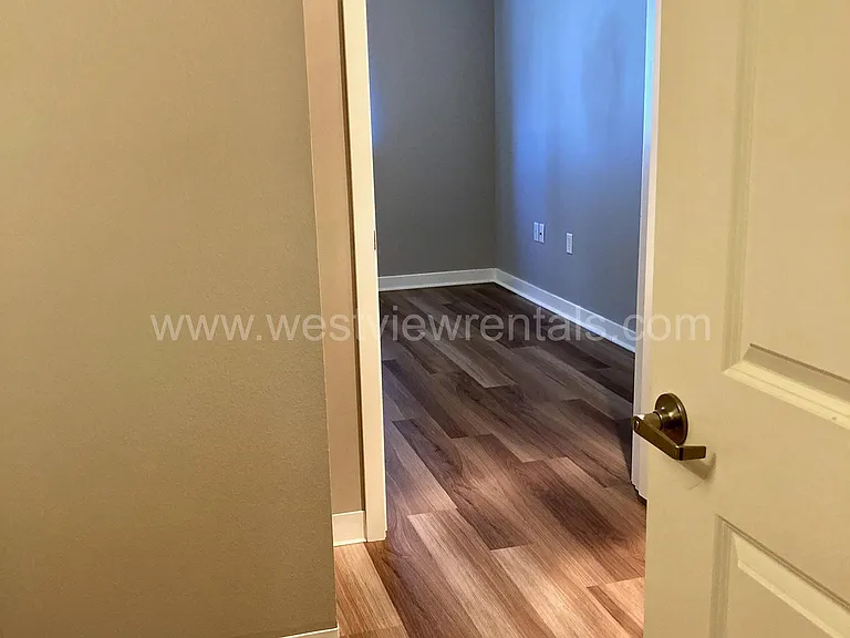 203 E Laurel St — Photo 72