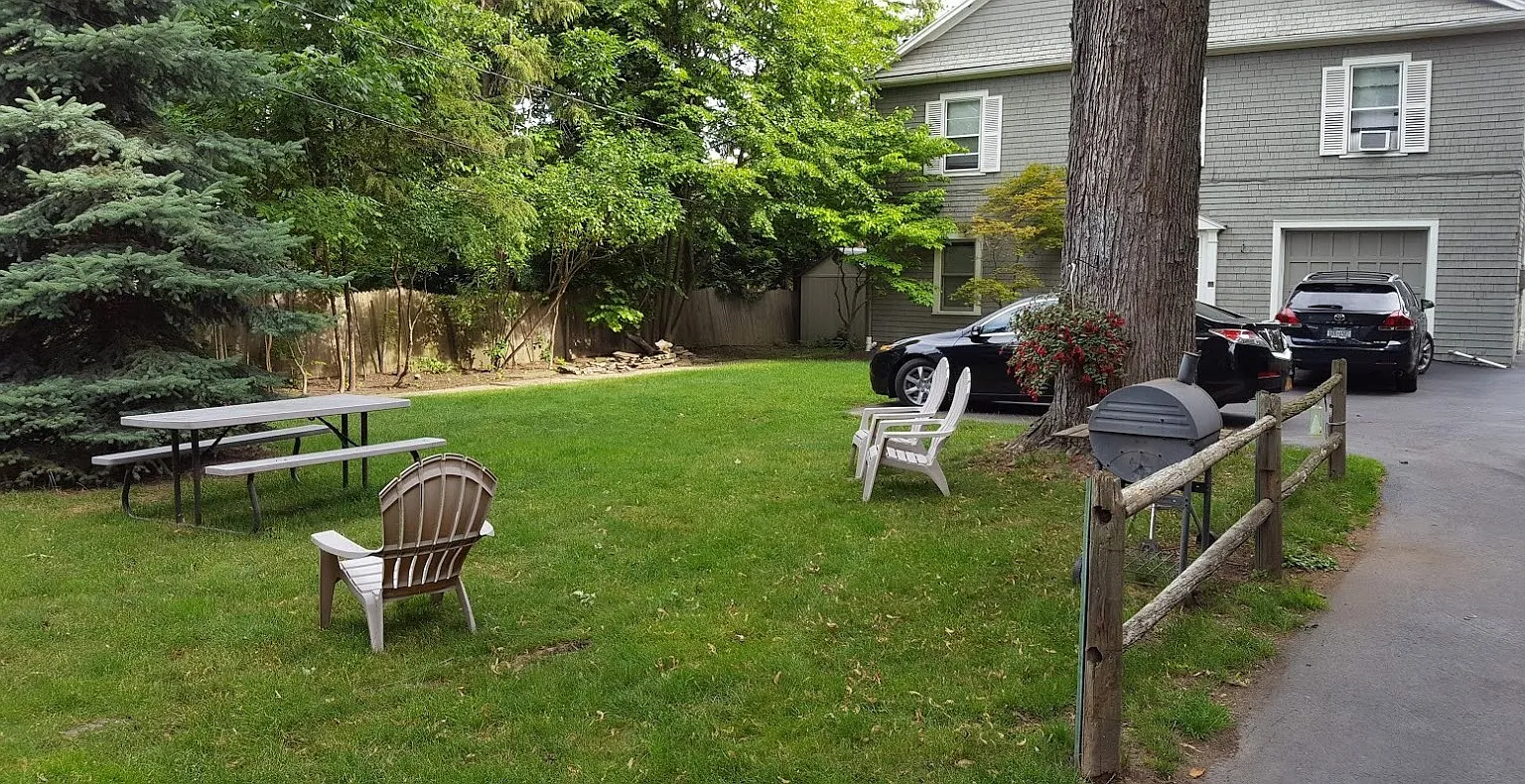 Amherst Woods Apartments — Photo 4