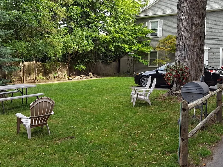 Amherst Woods Apartments — Photo 26
