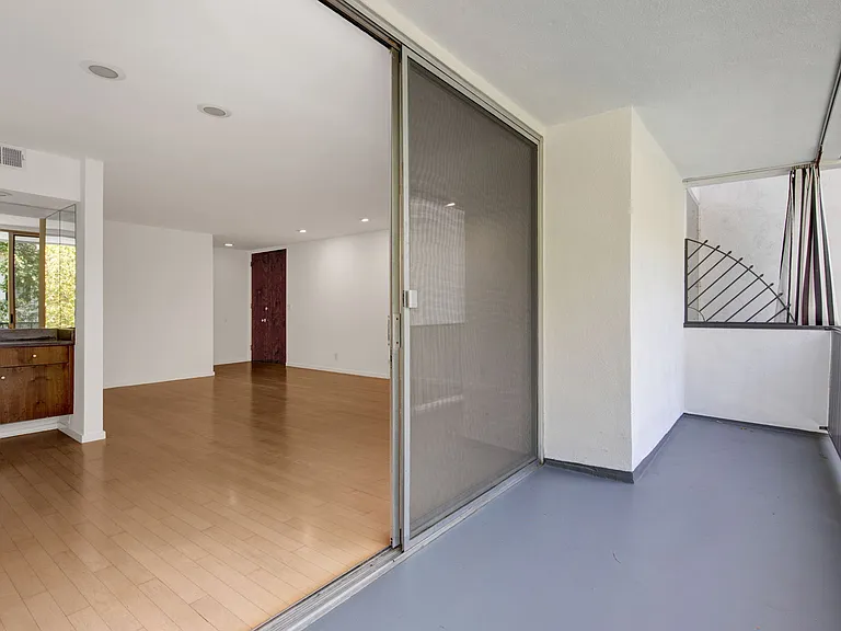 1147 N Clark St #206 — Photo 10