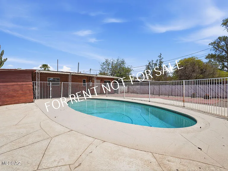 5626 E 4th St — Photo 31