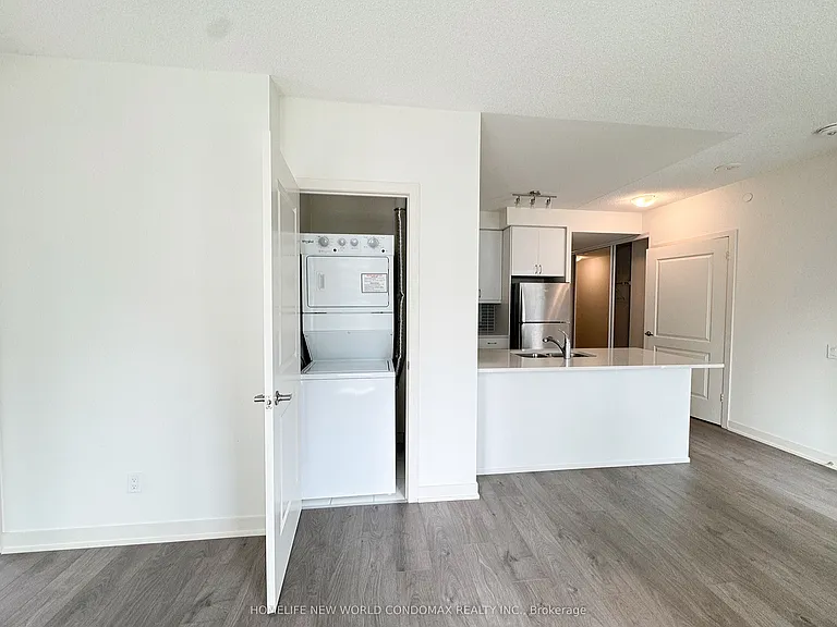 4955 Yonge St #806 — Photo 10