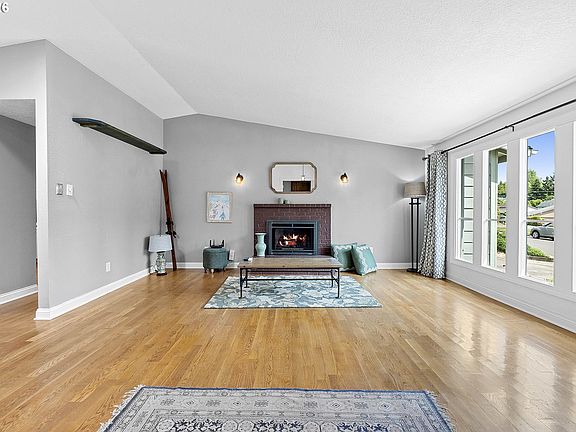 5th image of 12061 SE Sunnycreek Ln