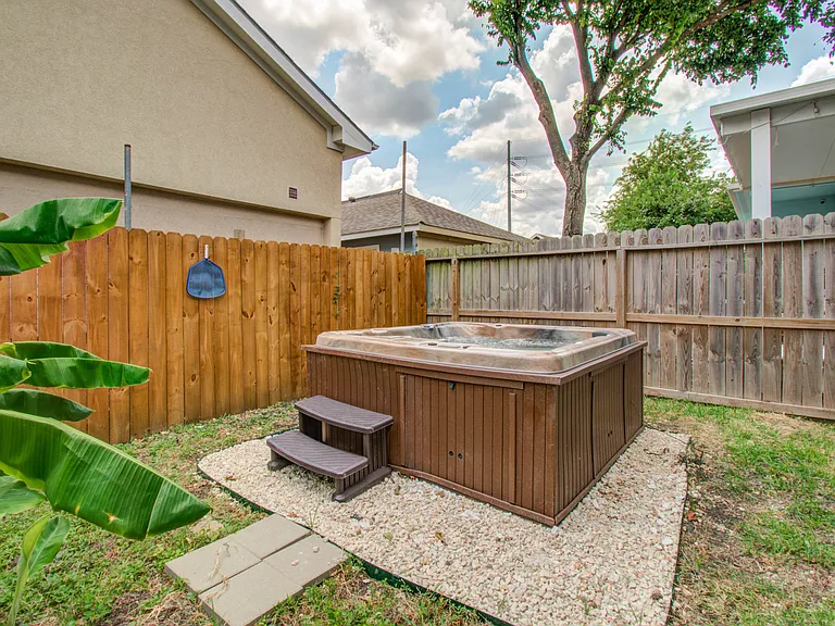 410 James St — Photo 34