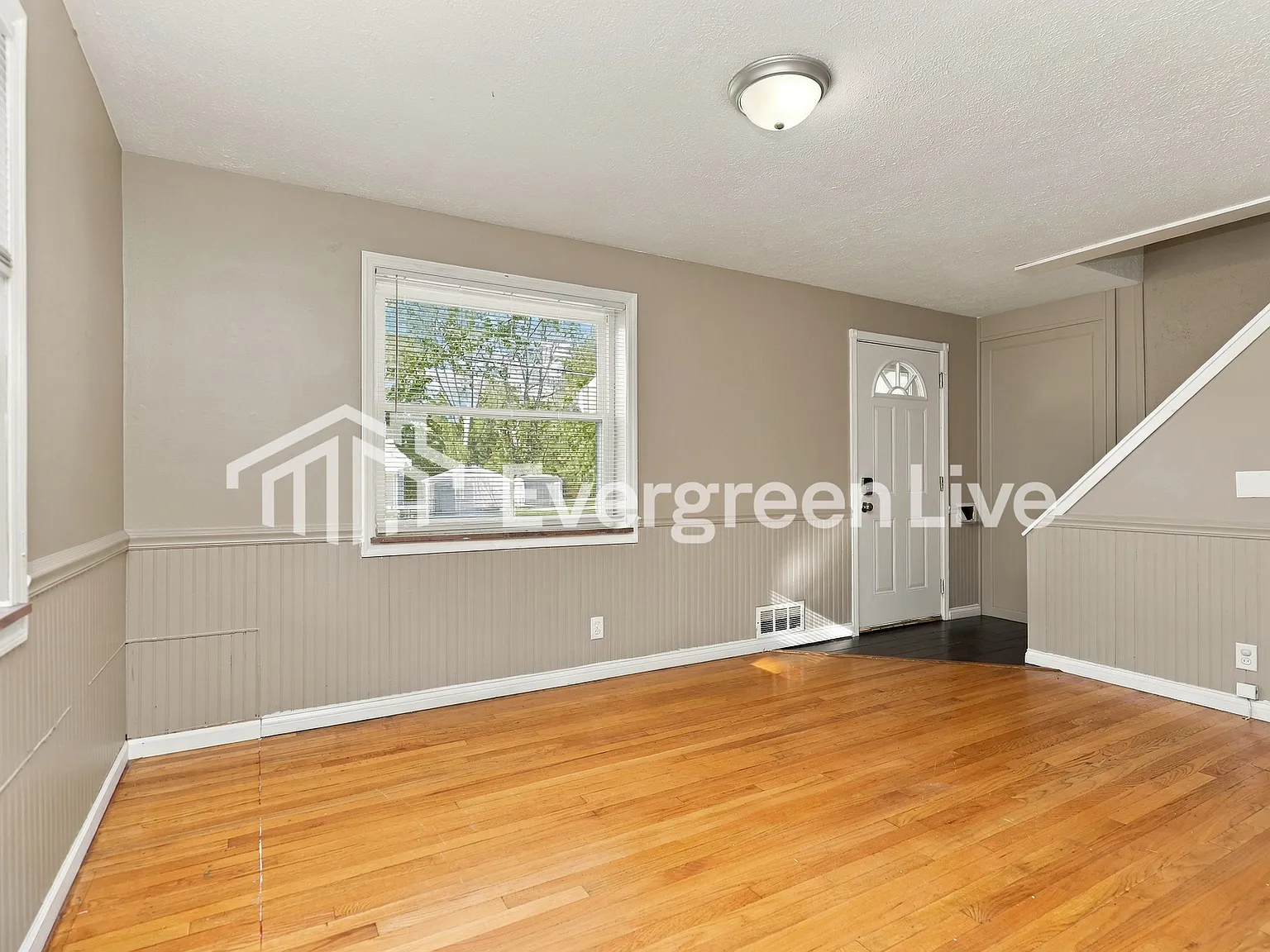 4 bed, 2.0 bath, 1147 sqft, $1,595 — Photo 2