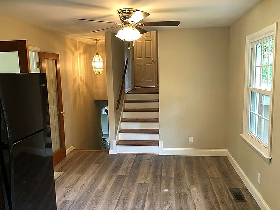 Ceiling fans throughout