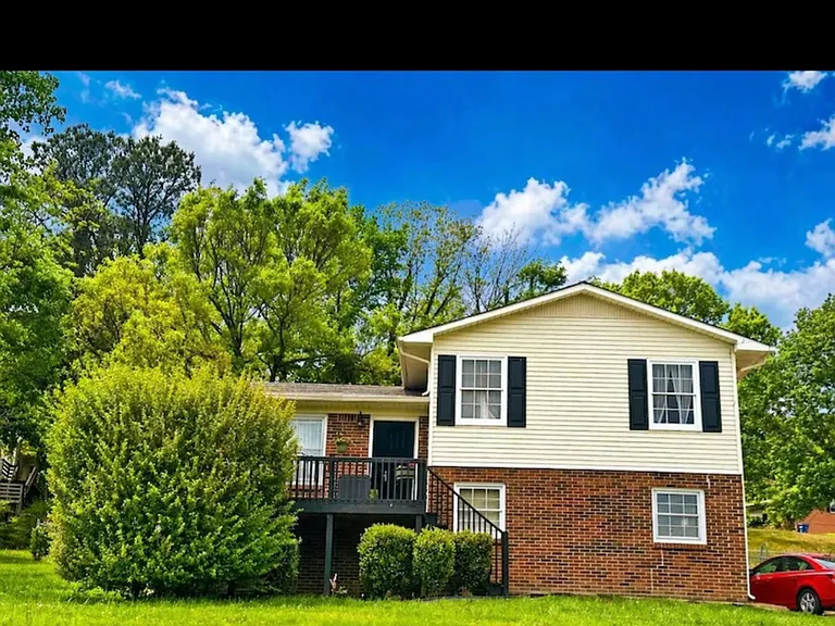 205 Edgewood St — Photo 4
