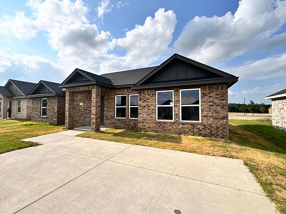 3rd image of 514 Sweet Pea Ln