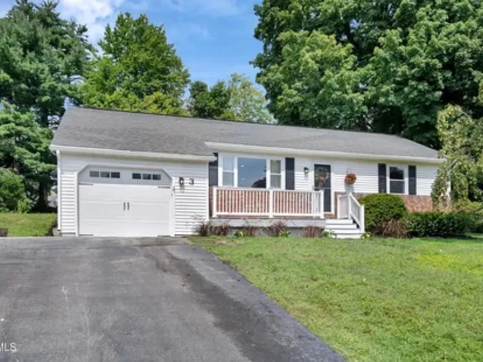 3 Colonial Ct