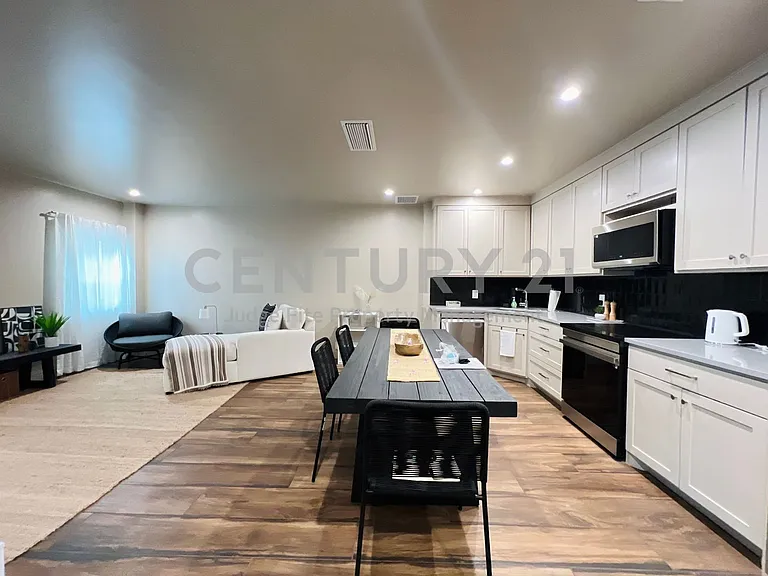 6211 W Northwest Hwy #G224 — Photo 6