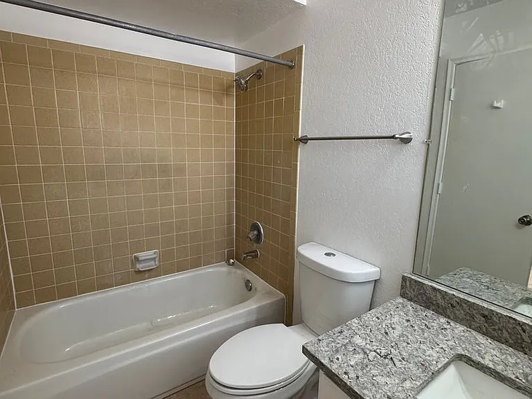Just remodeled Beautiful small community has a one bedroom one bathroom available! — Photo 20
