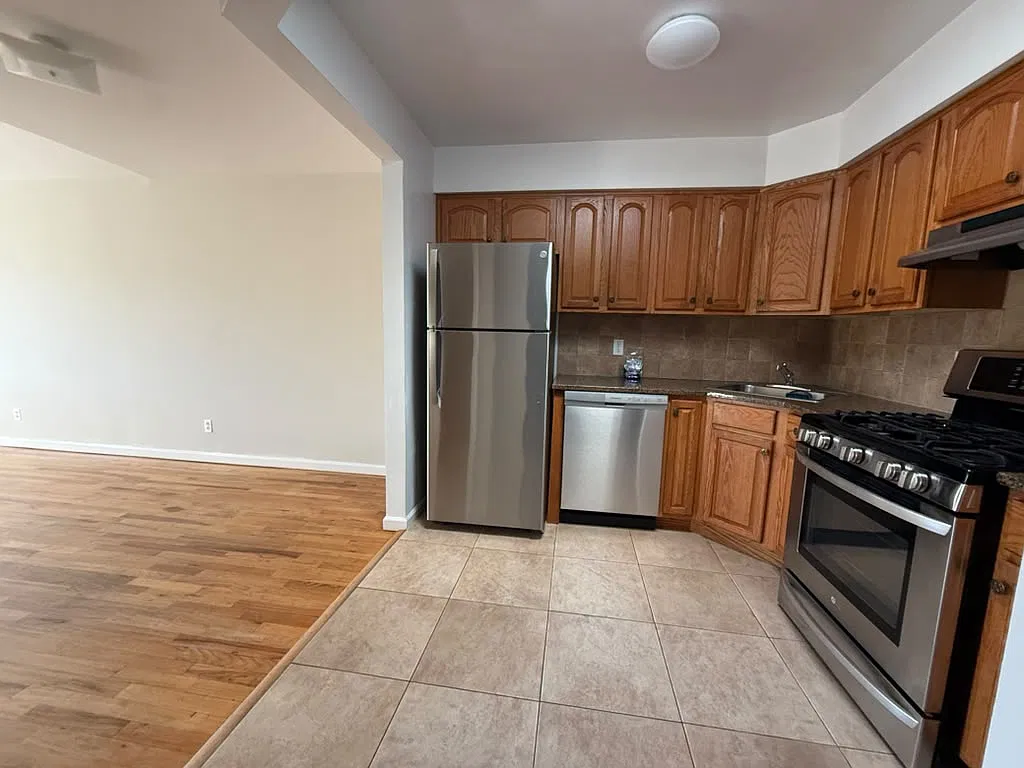 3 bed, $3,200 — Photo 2