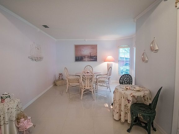 5th image of 3165 Floral Way E