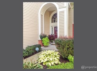 1712 Napa Dr, Gurnee, IL 60031