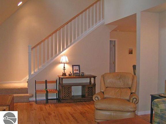 5th image of 5804 N Oak St