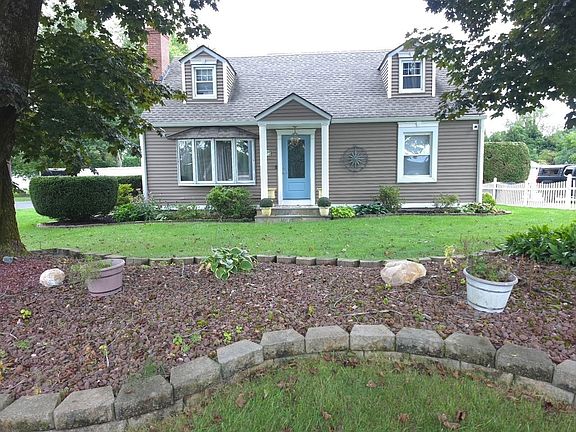 2nd image of 417 River Rd