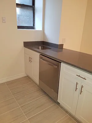 Rented by Uptown Flats LLC | media 18