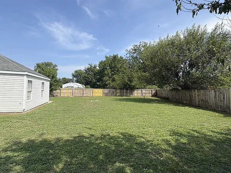 601 Cedar Brook Ct — Photo 10