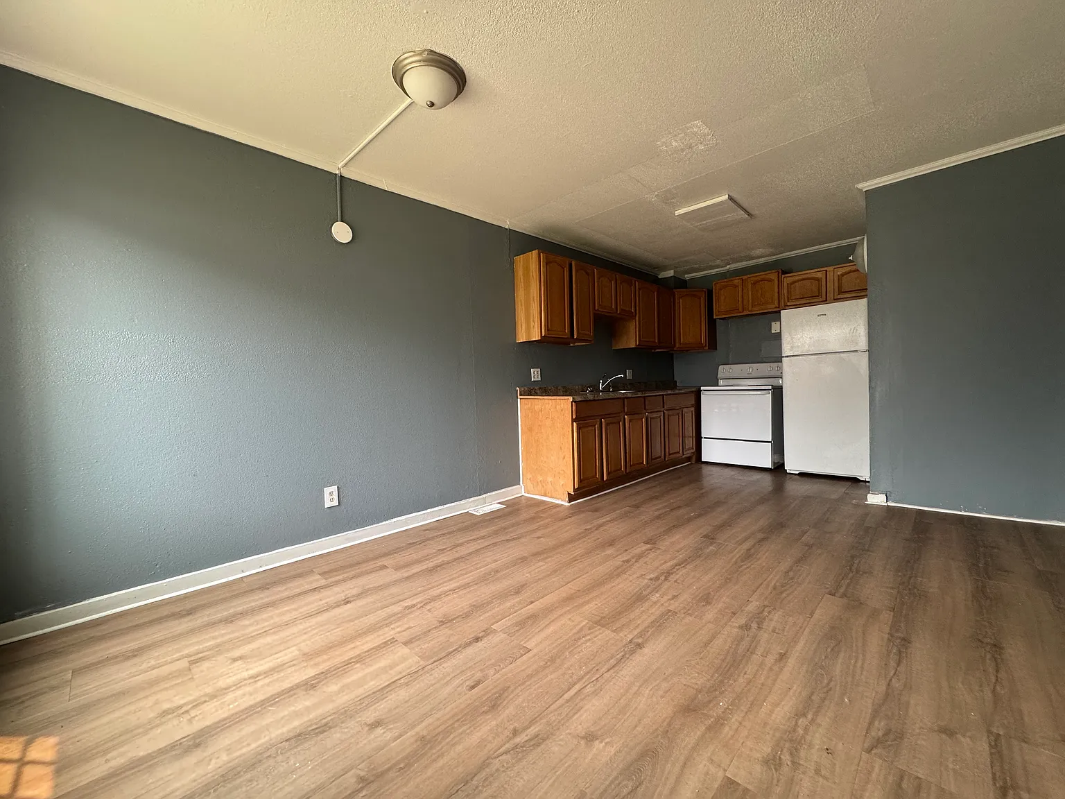 4 bed, 1.5 bath, 1250 sqft, $2,445 — Photo 2