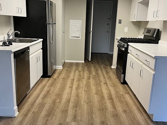 5th image of 121 Wellington Ct APT 1P