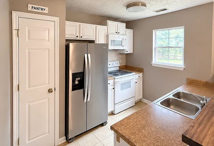 4 bed, 1293 sqft, $2,300 — Photo 4