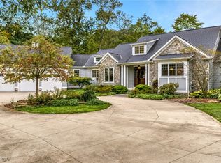 8489 Lake Shore Dr, Chagrin Falls, OH 44023