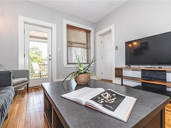 4th image of 110 SE 36th St #3E